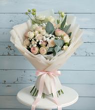 Букет цветов из:  Розы и Лизиантусы в Уни