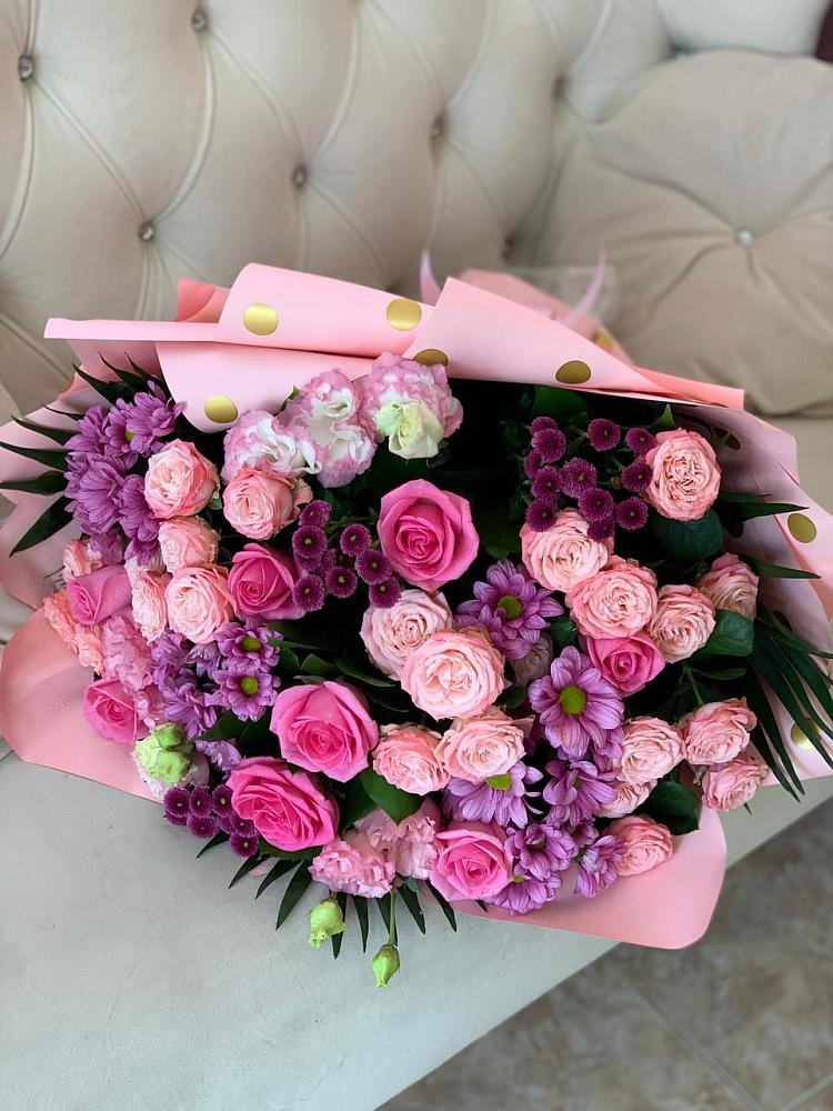 Букет цветов из: Хризантемы, Розы и Лизиантусы в Уни