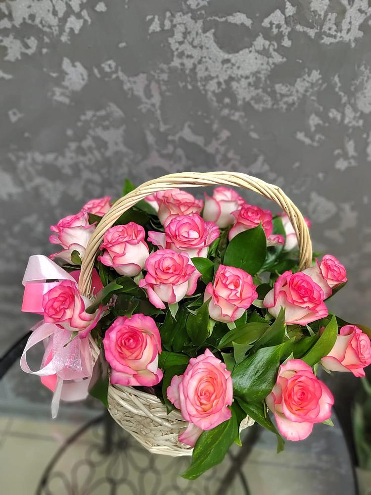 Цветочная композиция из Розы в корзине в Уни
