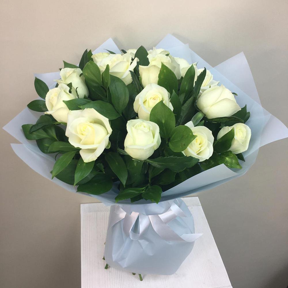 Букет 15 Белых роз Проуд в Уни