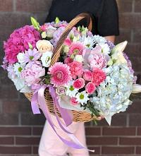 Цветочная композиция из Розы, Хризантемы, Пионы и Лизиантусы в корзине #REPLACE_PRED# Уни
