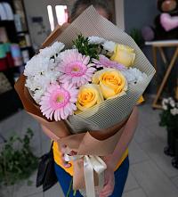 Букет цветов из:  Герберы, Розы и Хризантемы в Уни