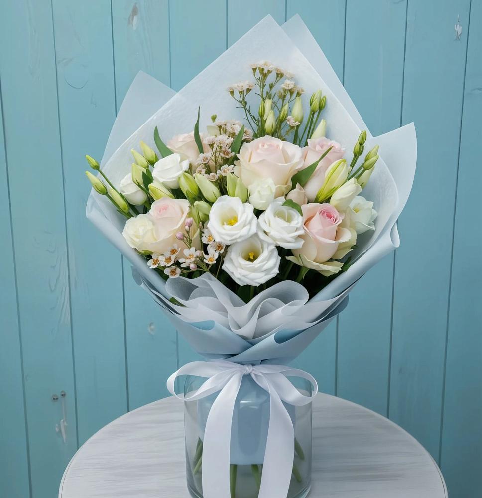 Букет цветов из: Розы и Лизиантусы в Уни