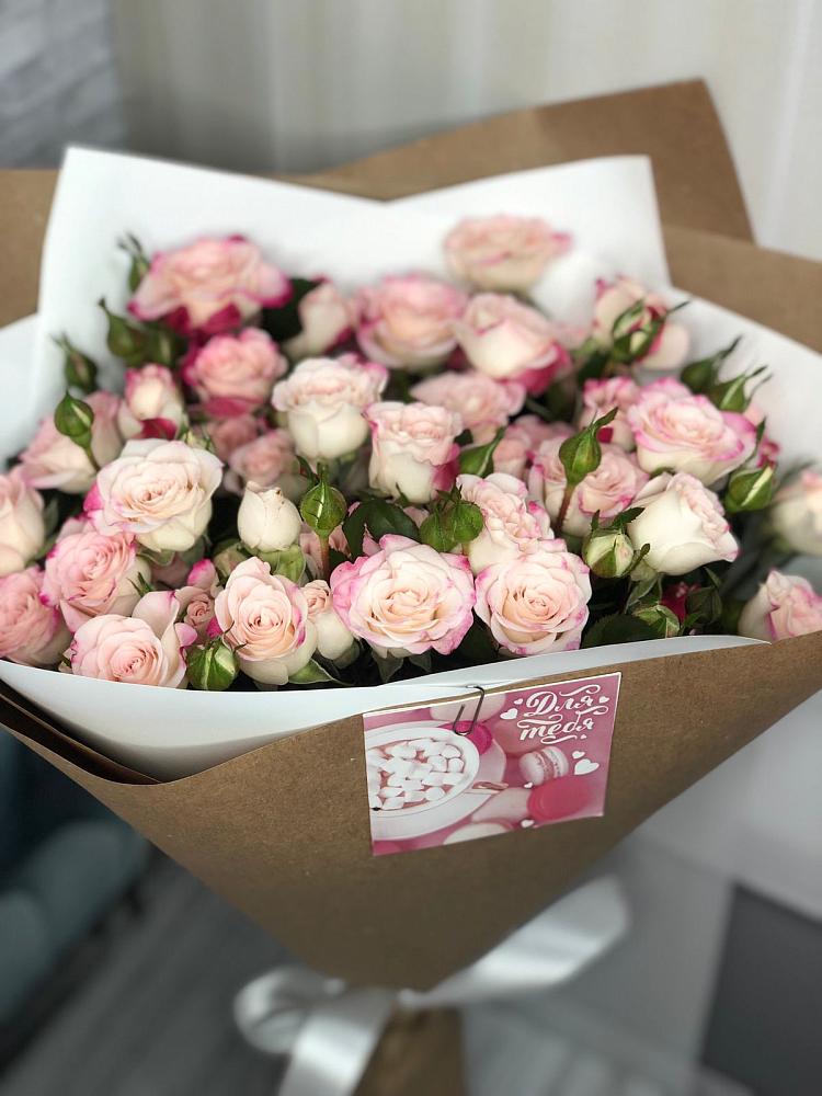 Букет цветов из: Розы в Уни