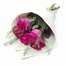 Букет цветов из:  Розы в Уни