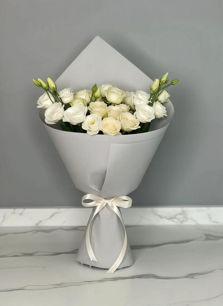 Букет цветов из: Розы и Лизиантусы в Уни