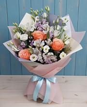 Букет цветов из:  Лизиантусы, Розы, Альстромерии и Гипсофила в Уни