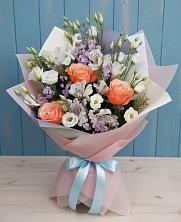 Букет цветов из:  Лизиантусы, Розы, Альстромерии и Гипсофила в Уни