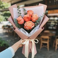 Букет цветов из:  Розы в Уни