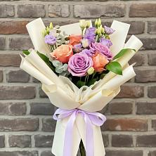 Букет цветов из:  Лизиантусы и Розы в Уни