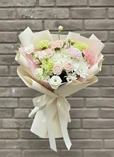 Букет цветов из:  Гвоздики, Розы, Лизиантусы и Хризантемы #REPLACE_PRED# Уни