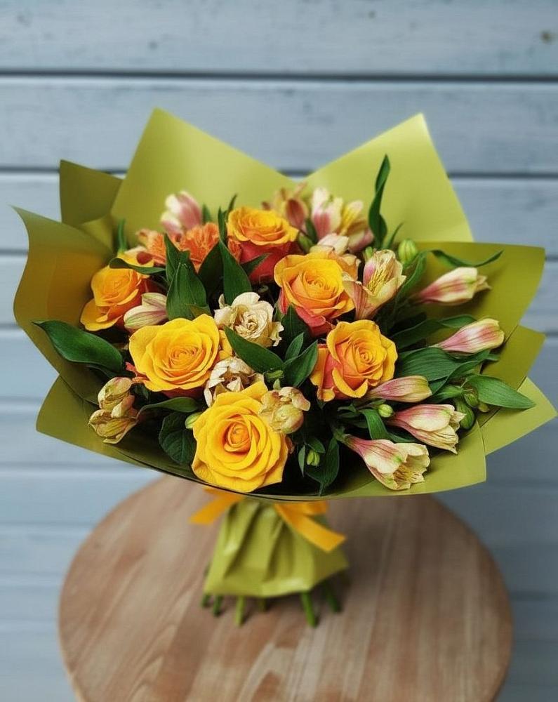 Букет цветов из: Альстромерии и Розы в Уни