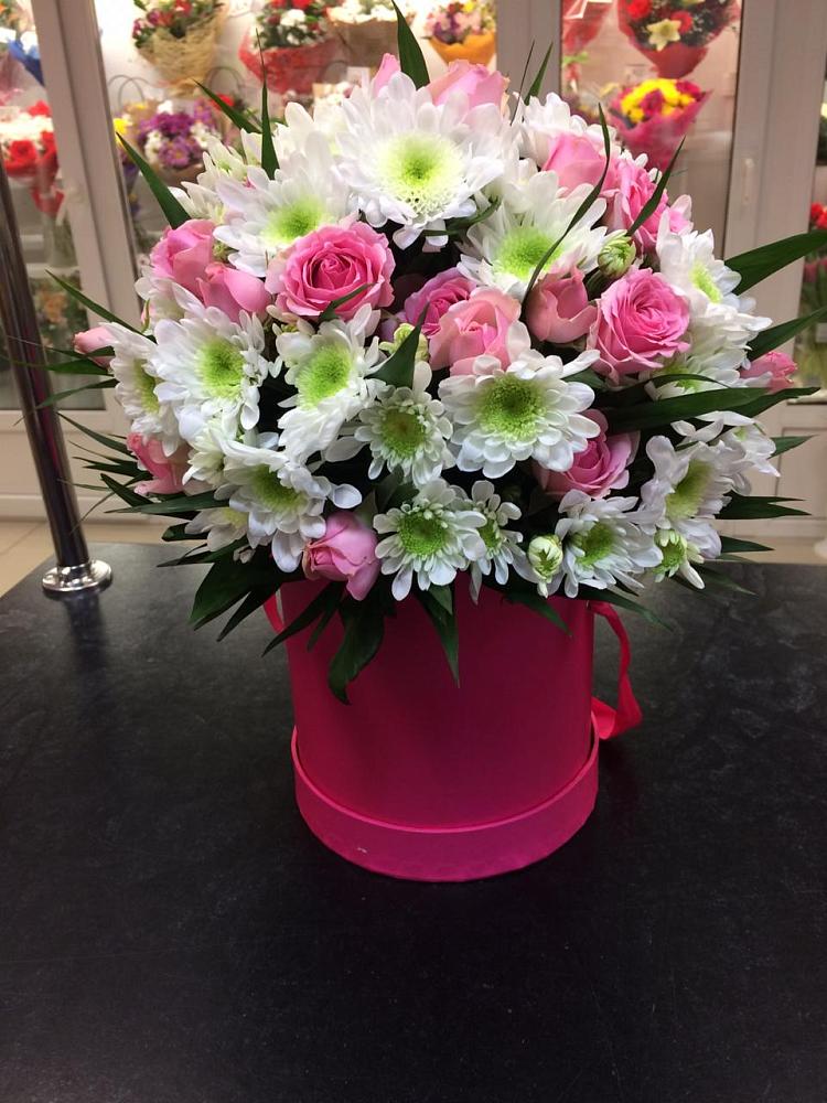 Цветочная композиция из Розы и Хризантемы в шляпной коробке в Уни