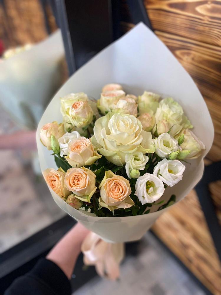 Букет цветов из: Розы и Лизиантусы в Уни